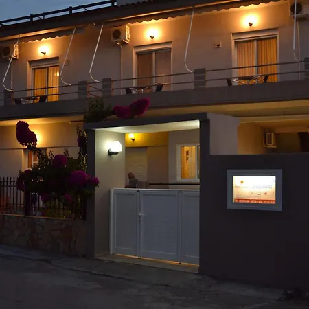 Pefki Studios Apartment